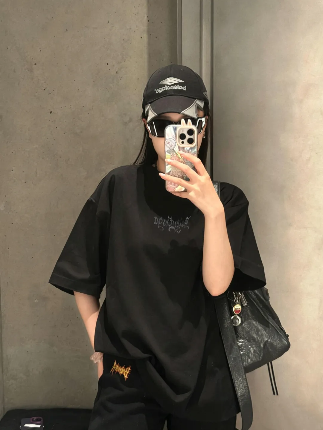 「 」
